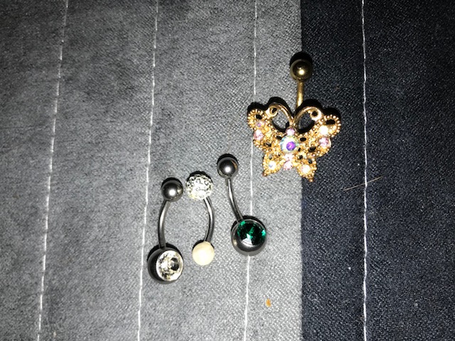 Ozdobne kolczyki do pępka ale też wygodne i Fajne .