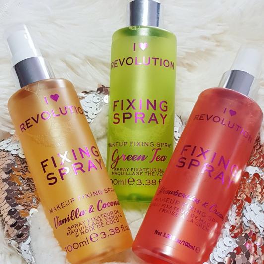 Makeup Revolution Fixing Spray, Utrwalacz do makijażu, Vanilla & Coconut