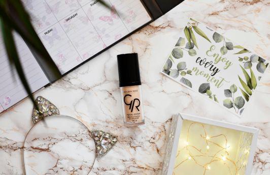 Golden Rose Total Cover 2in1 Foundation & Concealer, Podkład do twarzy i korektor, nr 01 Porcelain