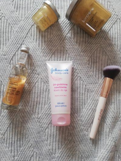 Johnson`s Body Care, Krem do rąk, 24-godzinne nawilżenie, Gładka skóra dłoni