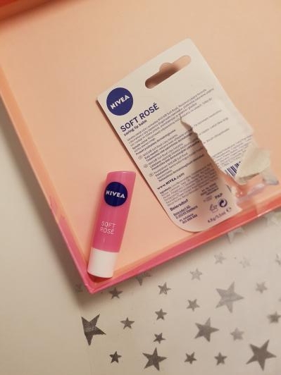 pomadka do ust nivea