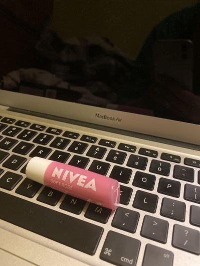 Pomadka nivea soft rose
