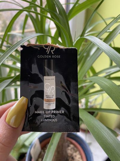 Golden rose tinted luminous primer