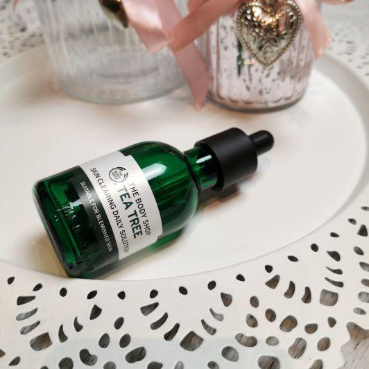 Oczyszczające serum z olejem z drzewa herbacianego