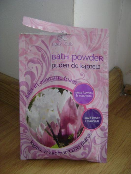 Body Club Puder do kąpieli 'Białe kwiaty i magnolia'