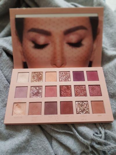 Huda Beauty Paleta cieni do powiek, New Nude