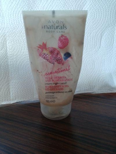 Avon Naturals, Body Care, Peeling do ciała, Jogurtowy, Sensational, Jagody i granat