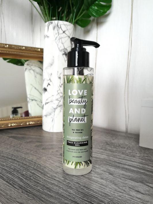 Love Beauty and Planet It's Vegan!, Żel do twarzy, Invigorating Detox, Tea Tree Oil & Vetiver