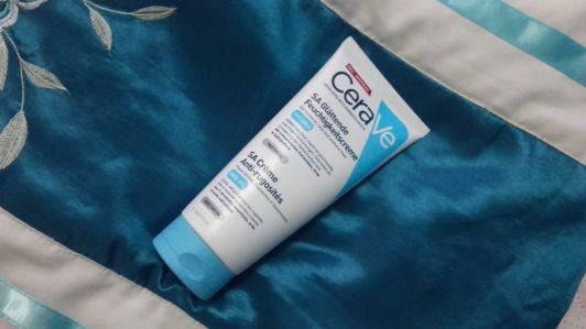 CeraVe SA Wygładzający balsam dla skóry szorstkiej, z grudkami i suchej 