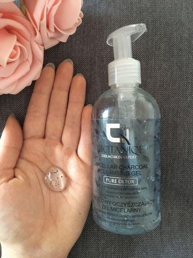 Biotaniqe Pure Detox, Węglowy żel myjący 