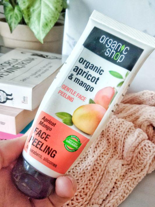 Peeling morela mango