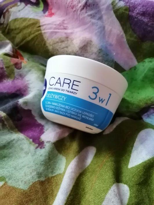 Nivea Lekki krem odżywczy do każdego typu cery