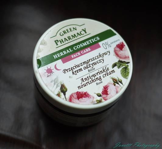 kosmetyki kremy do twarzy na dzien enklare