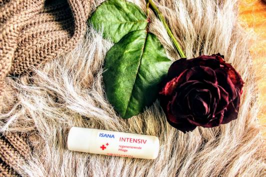 kosmetyki blyszczyki szminki pomadki isana