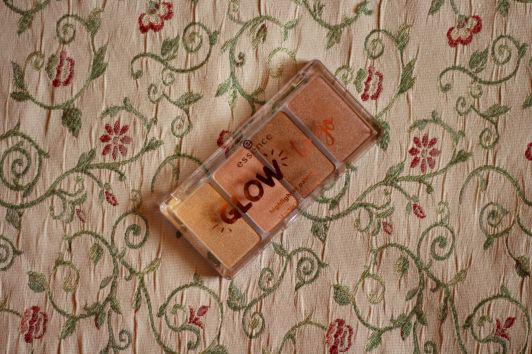 Essence paleta rozświetlaczy Glow to go