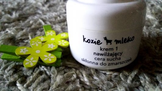 kosmetyki kremy do twarzy na dzien rossmann
