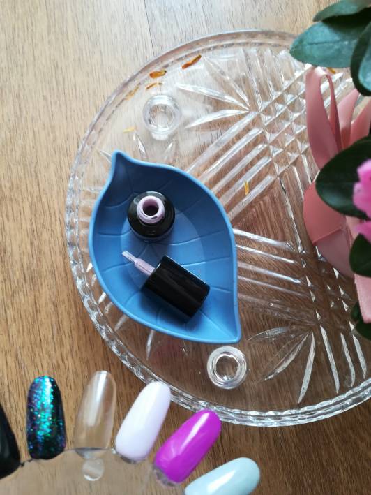 kosmetyki lakiery hybrydowe