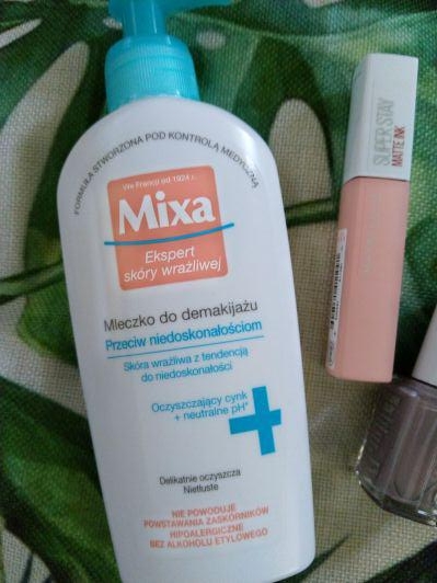 Ezebra zakupy essie Maybelline Mixa