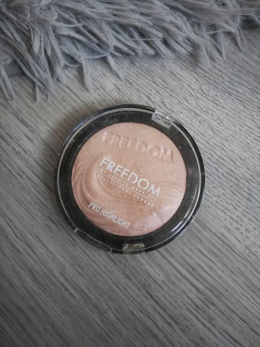 Freedom Makeup London Rozświetlacz do twarzy, BRIGHTEN