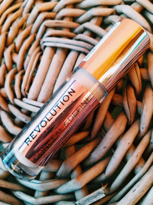 Korektor do twarzy Make up Revolution Conceal & Define C2