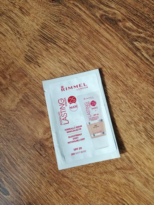 Próbka rimmel podkład