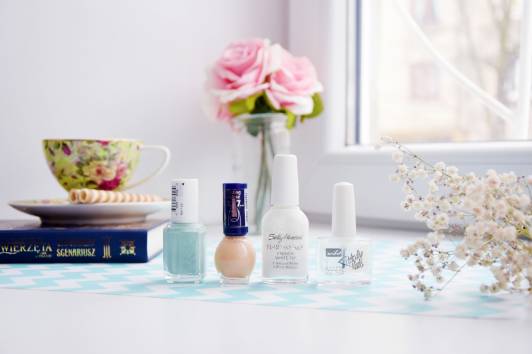 kosmetyki lakiery do paznokci essie