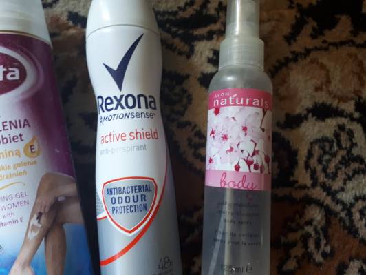 avon naturals mgielka do ciala kwiat wisni