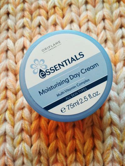 Oriflame Essentials, Krem do twarzy na dzień, Nawilżający
