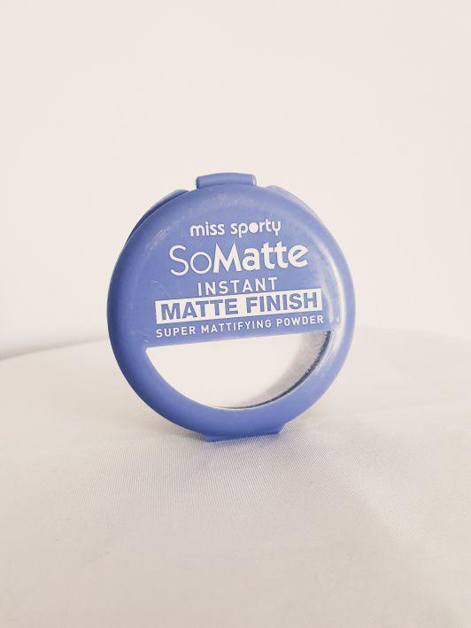 Miss Sporty So Matte, puder matujący, 001 Universal 