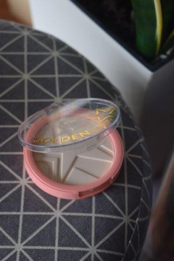 Lovely Golden Glow, Puder do twarzy, Korygujący, Banana Powder
