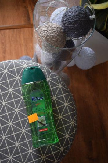 Rosa Szampon do mycia włosów z naturalnym wyciągiem z pokrzywy