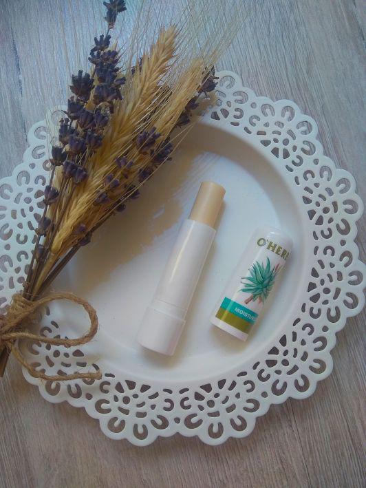 O'Herbal Nawilżająca bezbarwna pomadka z ekstraktem z aloesu SPF 15