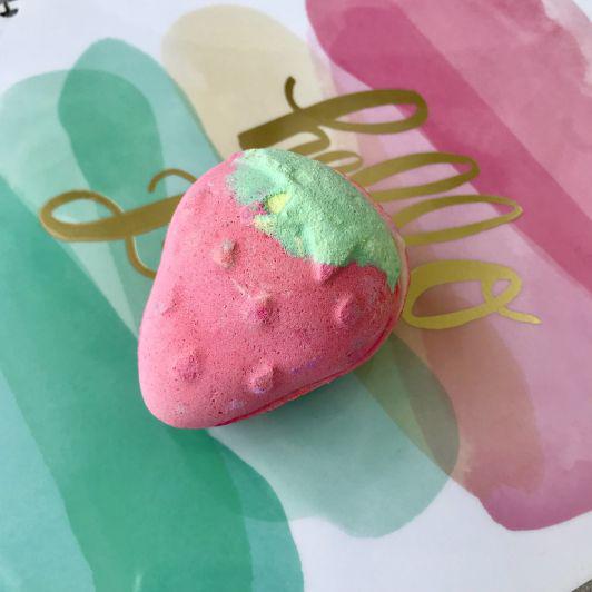 LUSH Kula do kąpieli, Strawberries and Cream