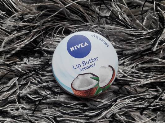 kosmetyki blyszczyki szminki pomadki nivea
