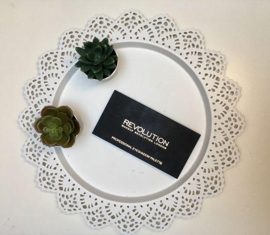 Cienie makeup revolution