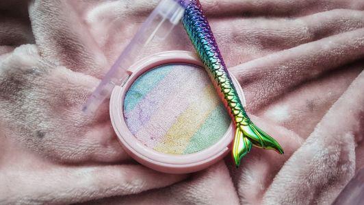 Lovely Rainbow Highlighter, Rozświetlacz do twarzy