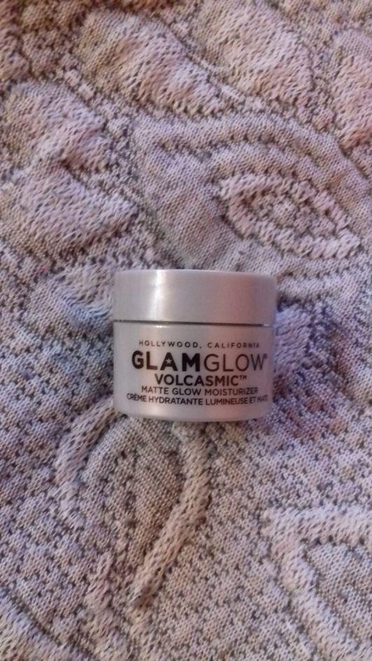GLAMGLOW Volcasmic matte glow moisturizer, krem do twarzy
