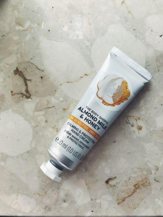 Kosmetyki krem do rąk The Body shop Almond milk honey