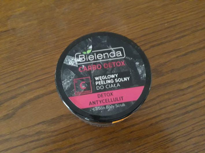 Bielenda Carbo Detox, Węglowy peeling solny do ciała