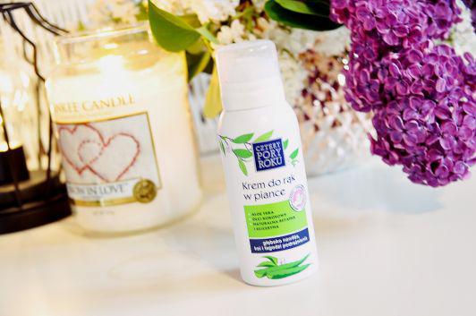 Cztery Pory Roku Krem do rąk w piance, głęboko nawilża, koi i łagodzi podrażnienia