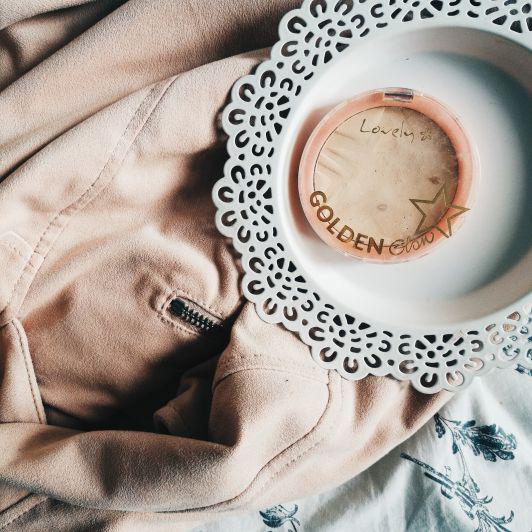 Lovely Golden Glow, Puder do twarzy, Korygujący, Banana Powder