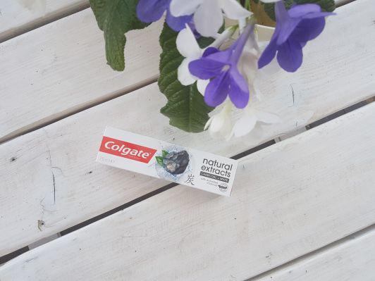 Colgate Pasta do zębów, Natural Extracts, Charcoal + White, Z aktywnym węglem