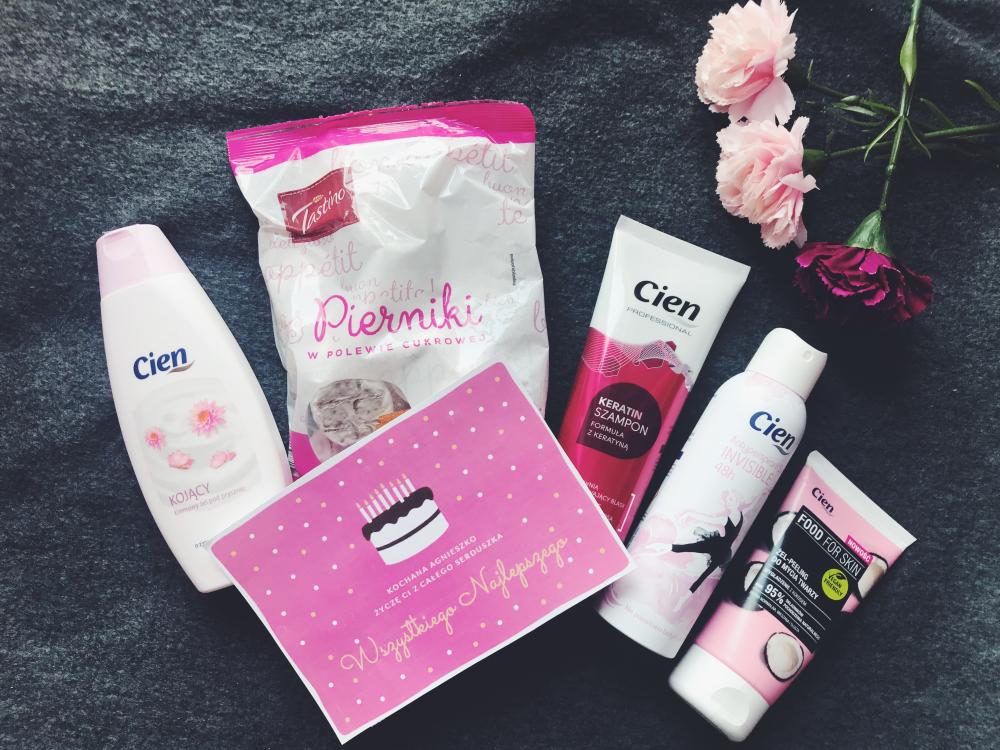 ✩ Kalendarz urodzinowy Clouders ✩