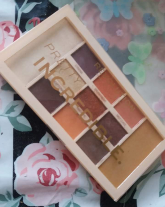 Makeup Revolution Paleta cieni, Pretty Incredible
