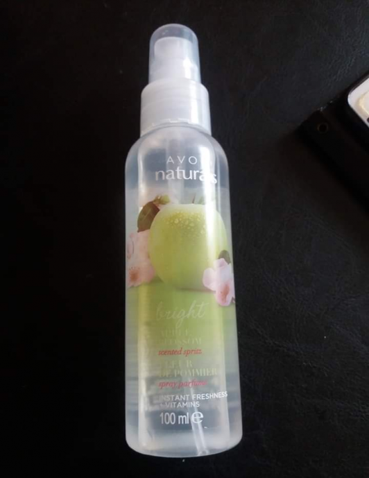 Avon Naturals, Mgiełka do ciała, Kwiat Jabłoni