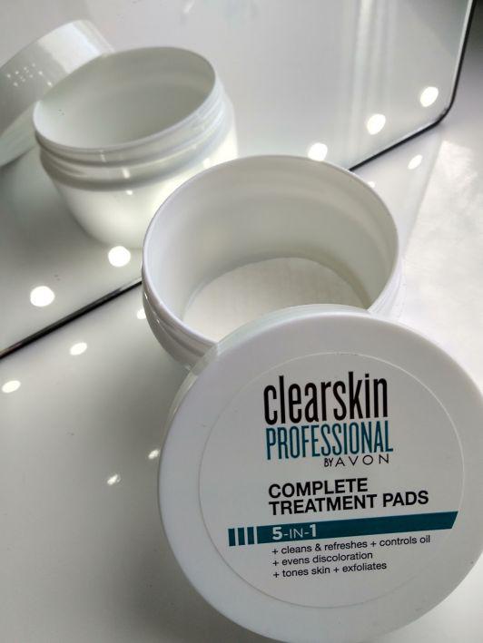 Avon Profesjonalny peeling złuszczający w płatkach z 10% kwasem glikolowym