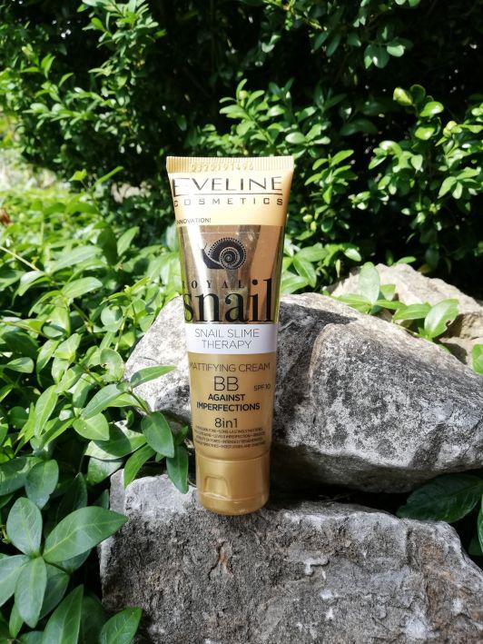 Eveline Matujący krem BB przeciw niedoskonałościom 8w1