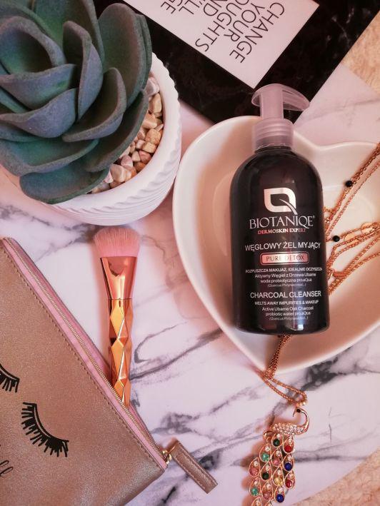 Biotaniqe Pure Detox, Węglowy żel myjący 