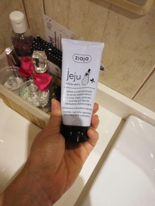 Ziaja Jeju, Młoda skóra, Pasta w czarne kropki, Przeciw zaskórnikom, Mineralna mikrodermabrazja