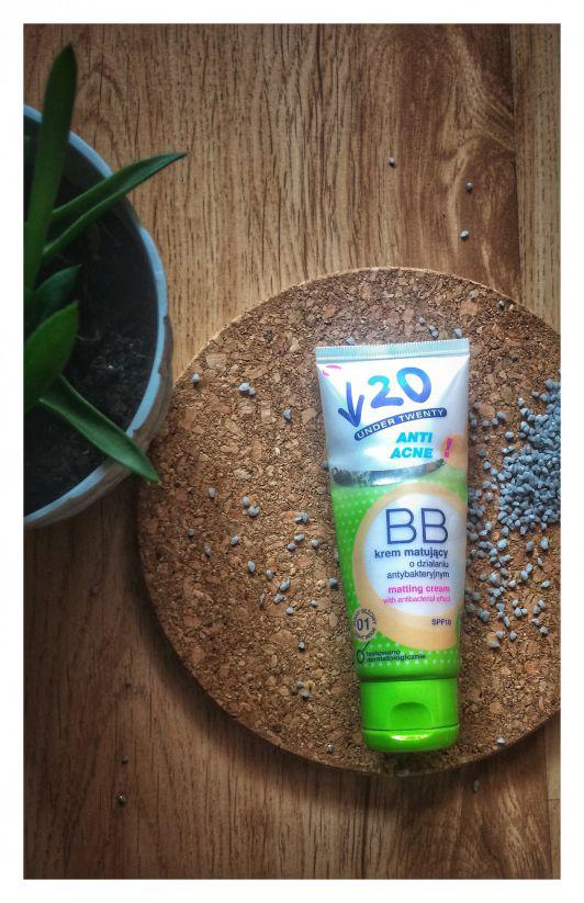 Under Twenty Anti! Acne, Matujący krem BB o działaniu antybakteryjnym, nr 01 jasny beż 